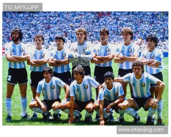 课本中的足球传奇人物与他们的辉煌成就分析